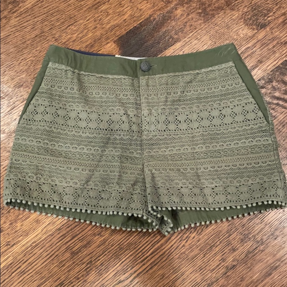 Cute olive shorts, size 4